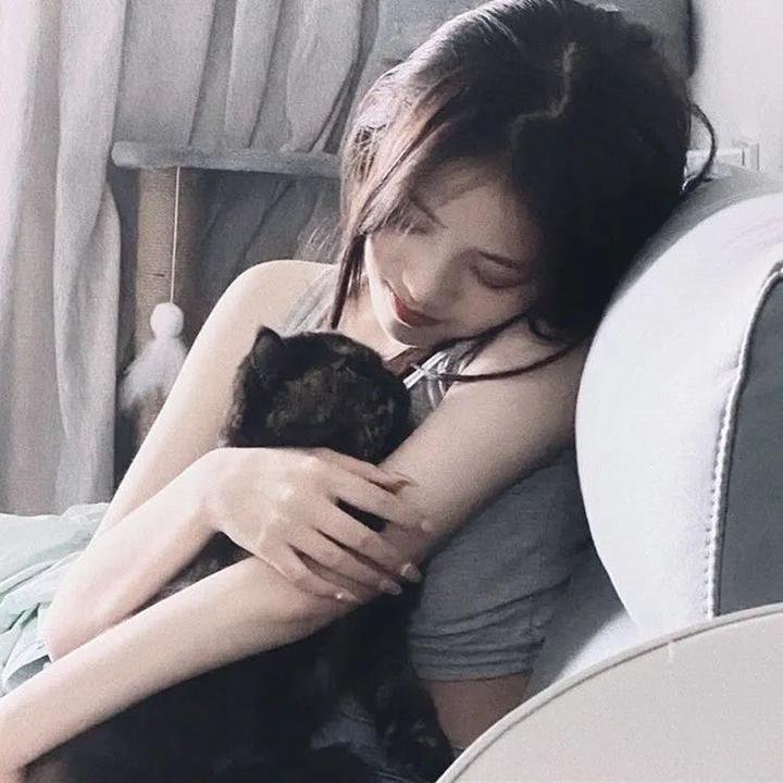 倒挂的爱丽丝